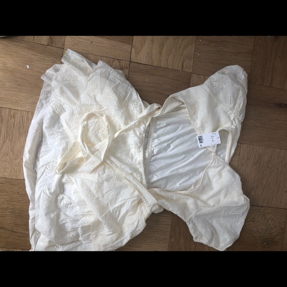 HM BRODERIE ANGLAIS OPEN BACK DRESS PUFF SLEEVE - Picture 8 of 8